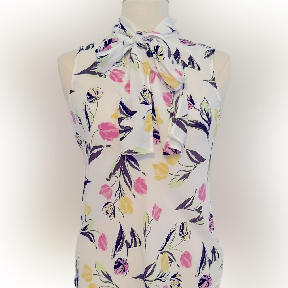 New with tags! Beautiful Bar III floral top-tie blouse!